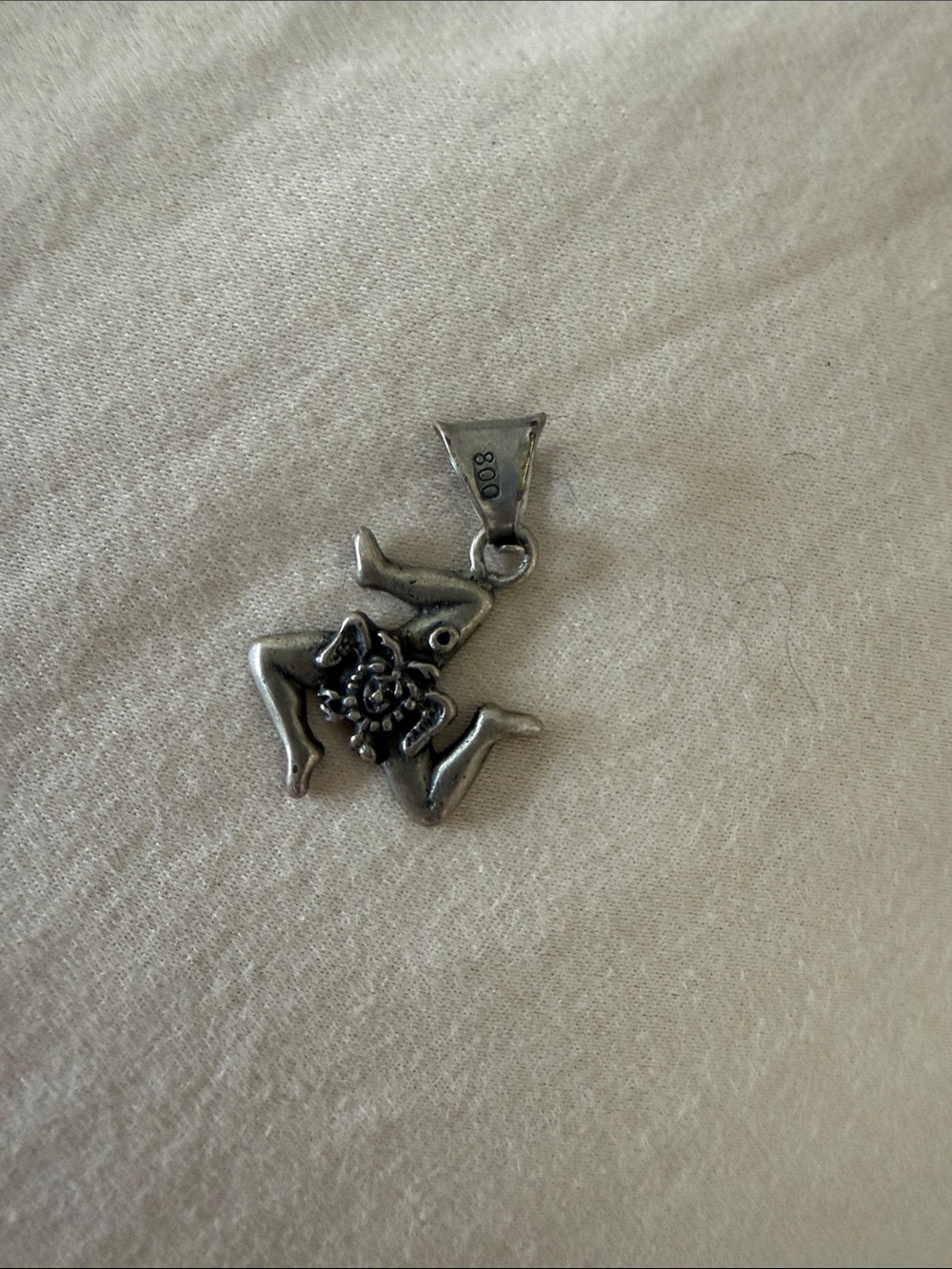 Vintage Italian 800 Silver Trinacria (Sicilian Three-Legged Symbol) Pendant - Picture 4 of 6